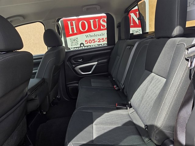 Used 2017 Nissan Titan SV AWD/4WD image 10