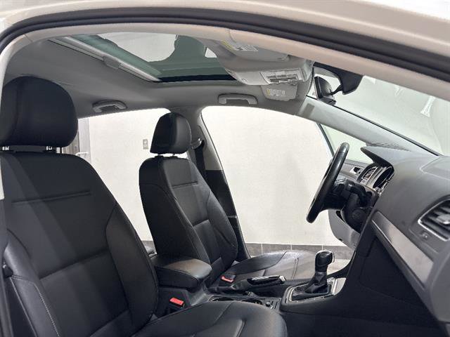 Used 2019 Volkswagen Golf SE image 12