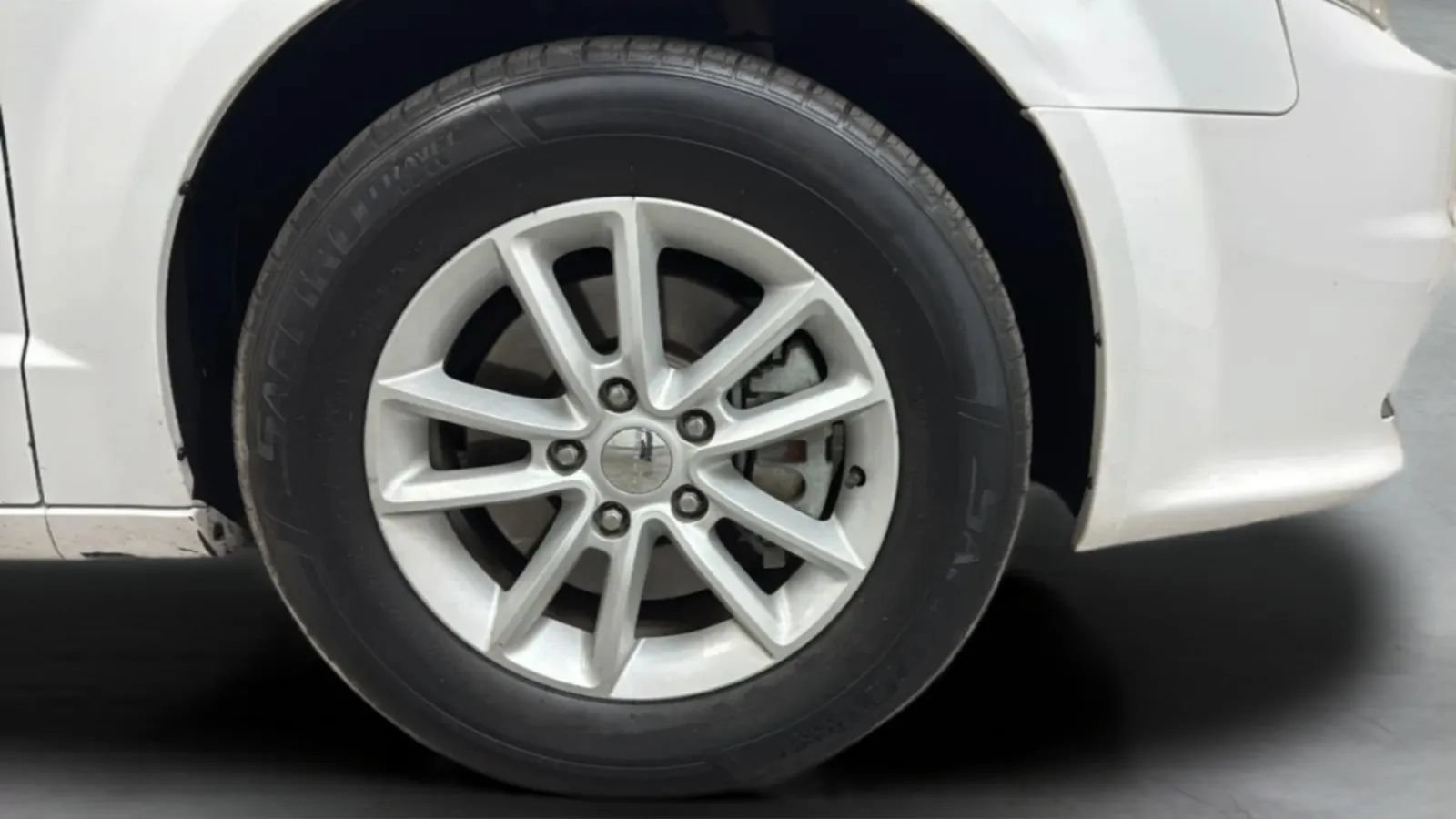 Used 2015 Dodge Grand Caravan SXT FWD image 28