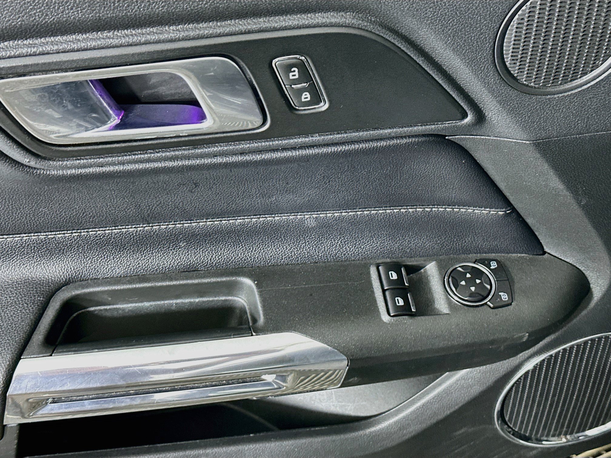 Used 2020 Ford Mustang Premium RWD image 15