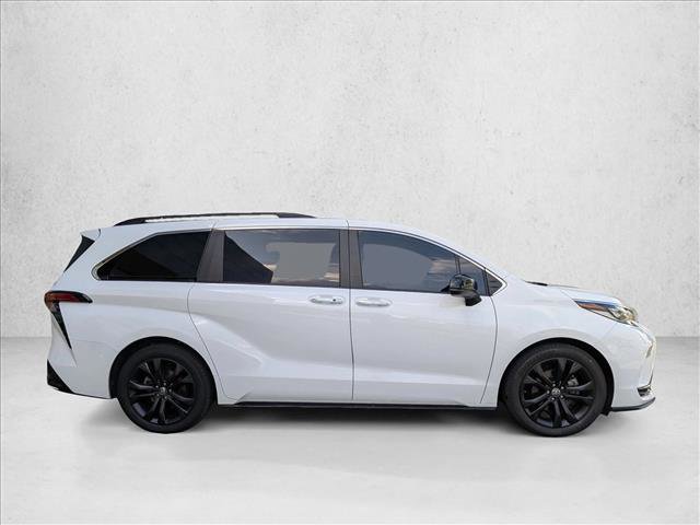 Used 2022 Toyota Sienna XSE FWD image 4