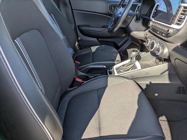 Used 2023 Hyundai Venue Limited image 24