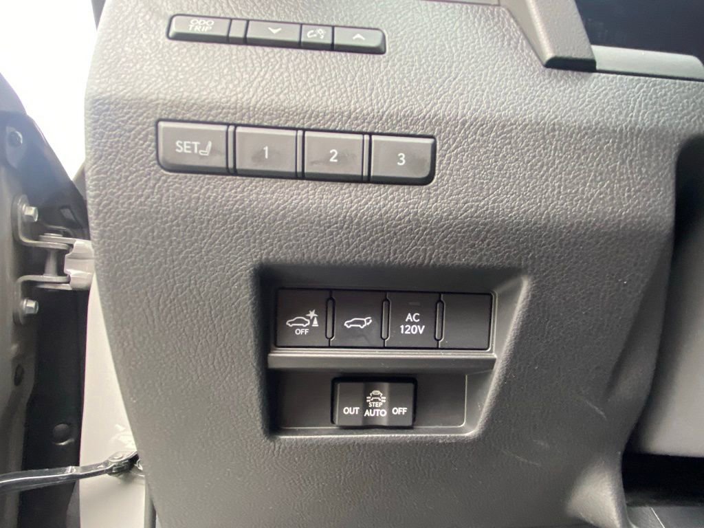 Used 2025 Lexus GX 550 550 Luxury+ w/ Accessory Package (Z1) image 12