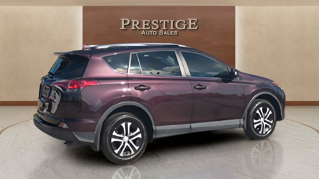 Used 2018 Toyota RAV4 LE FWD image 34