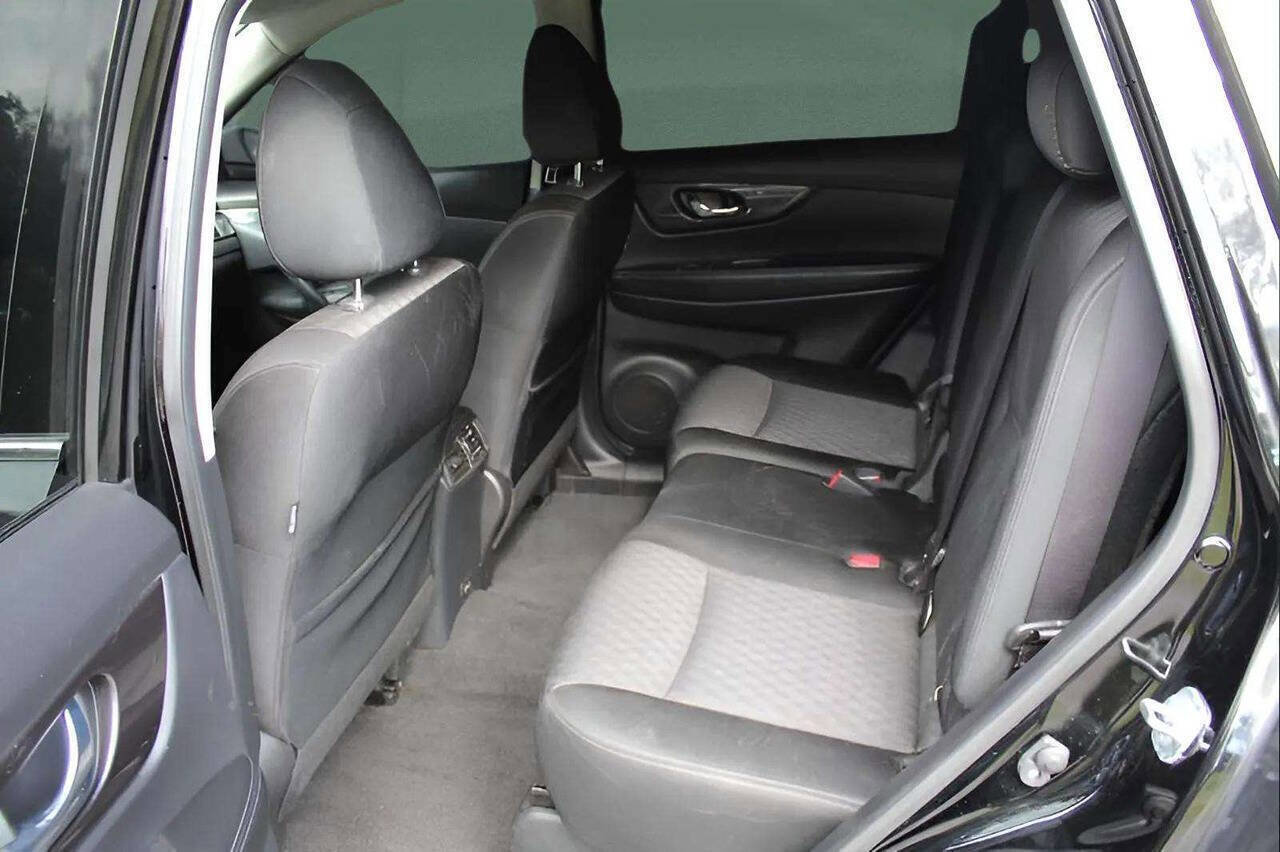 Used 2019 Nissan Rogue SV w/ Premium Package image 14