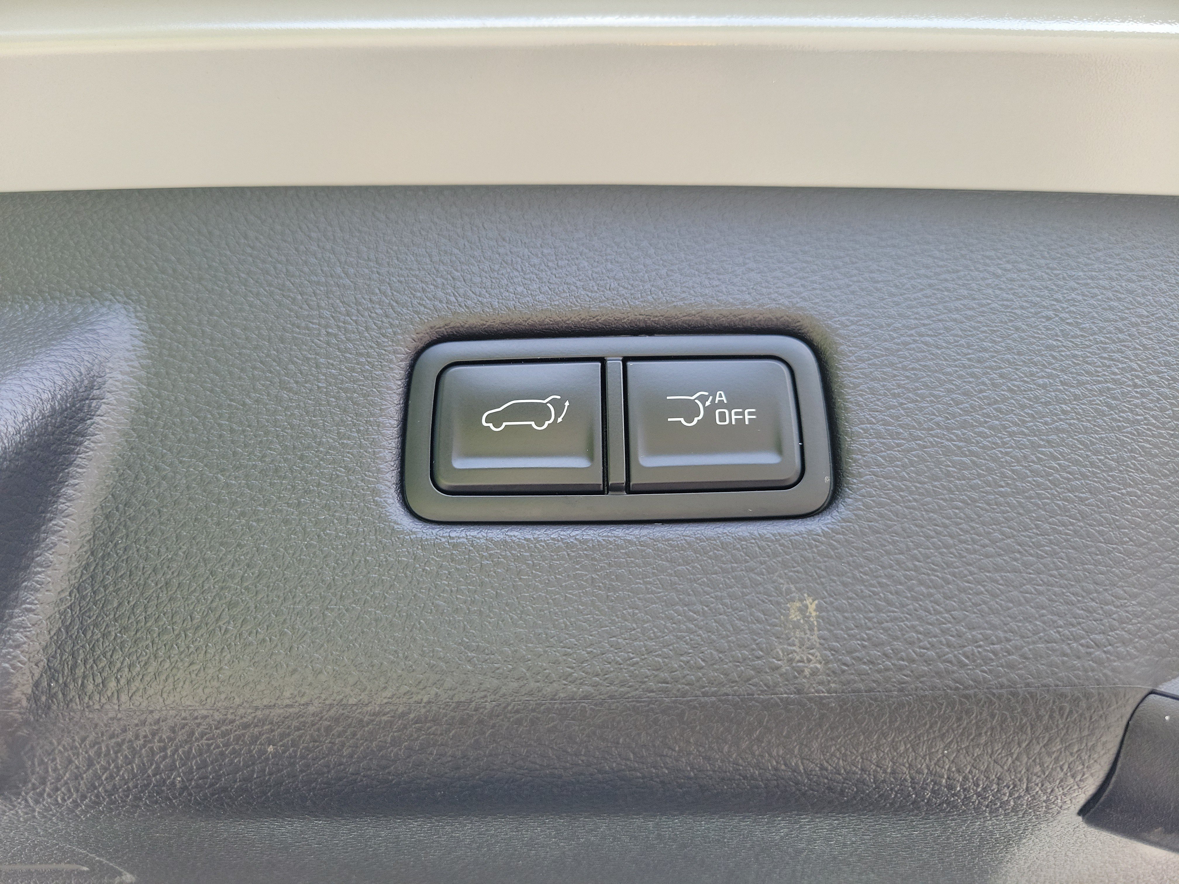Certified 2025 Kia Carnival EX FWD image 15