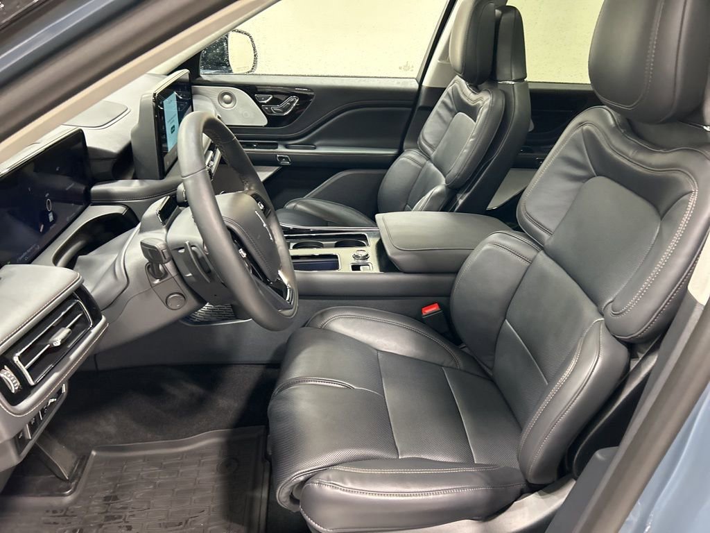 Used 2025 Lincoln Aviator Reserve w/ Equipment Group 201A image 10