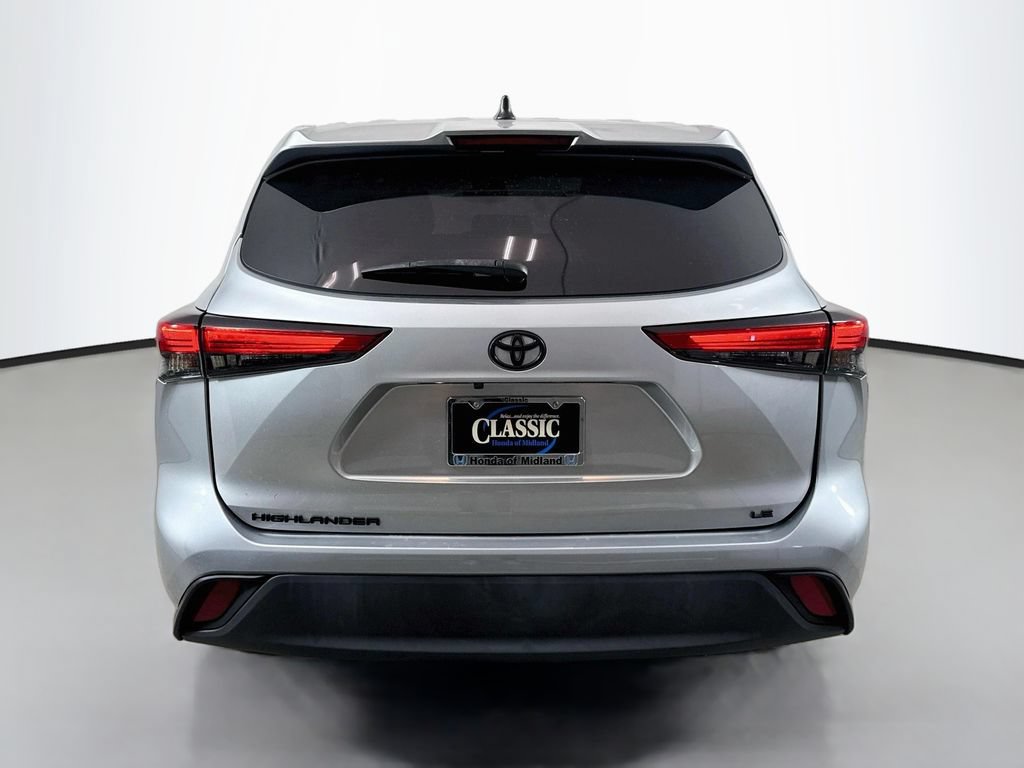 Used 2023 Toyota Highlander LE FWD image 6