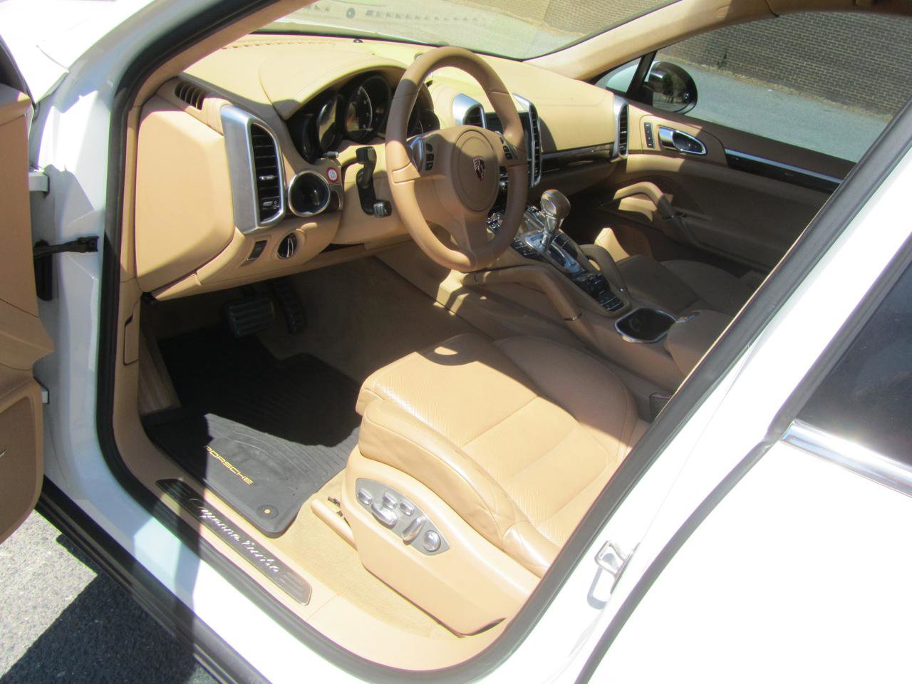 Used 2012 Porsche Cayenne Turbo AWD/4WD image 17