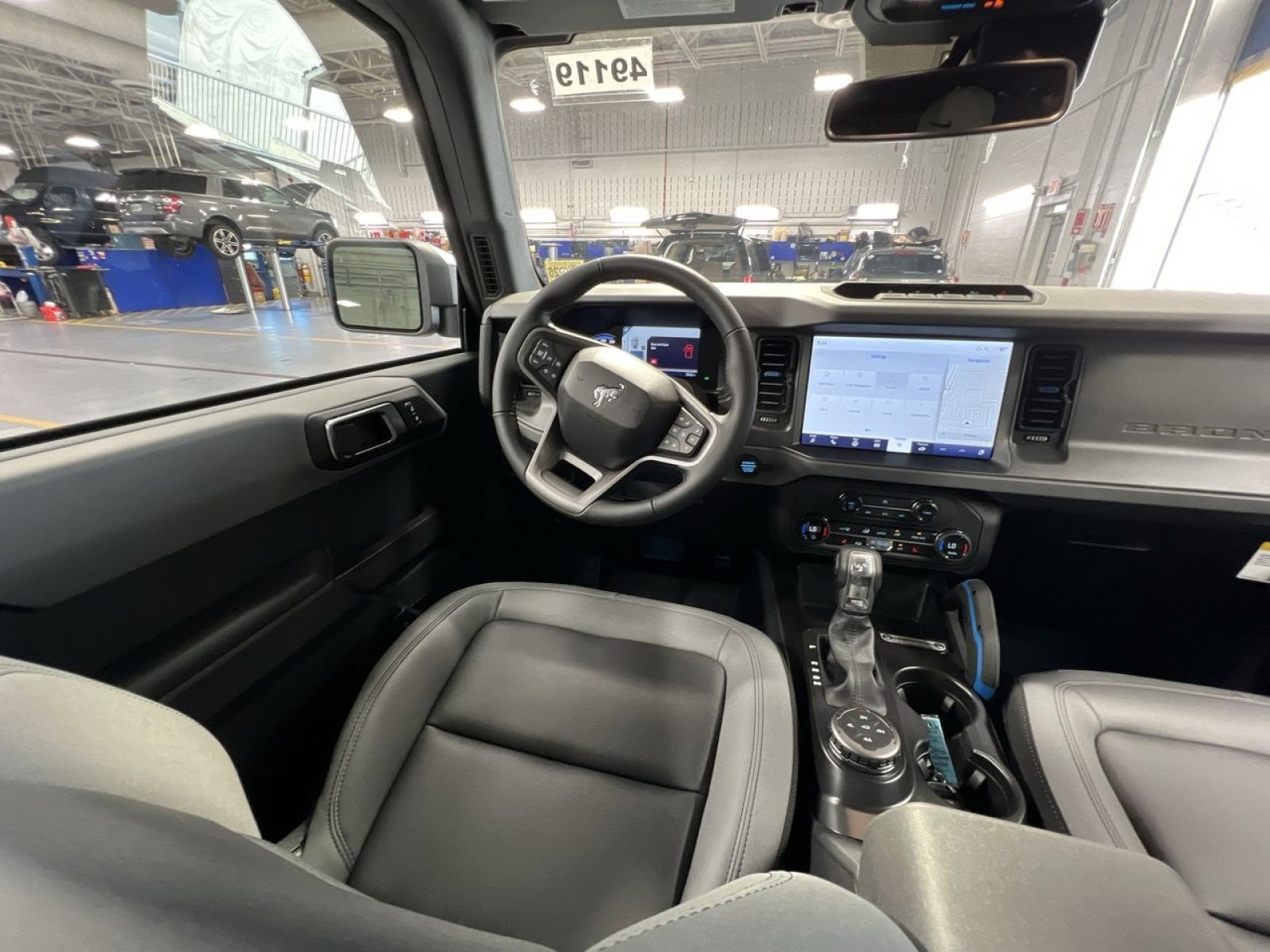 New 2024 Ford Bronco Black Diamond w/ Sasquatch Package image 12