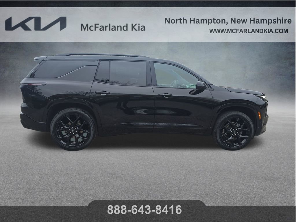 Used 2025 Chevrolet Traverse RS image 7