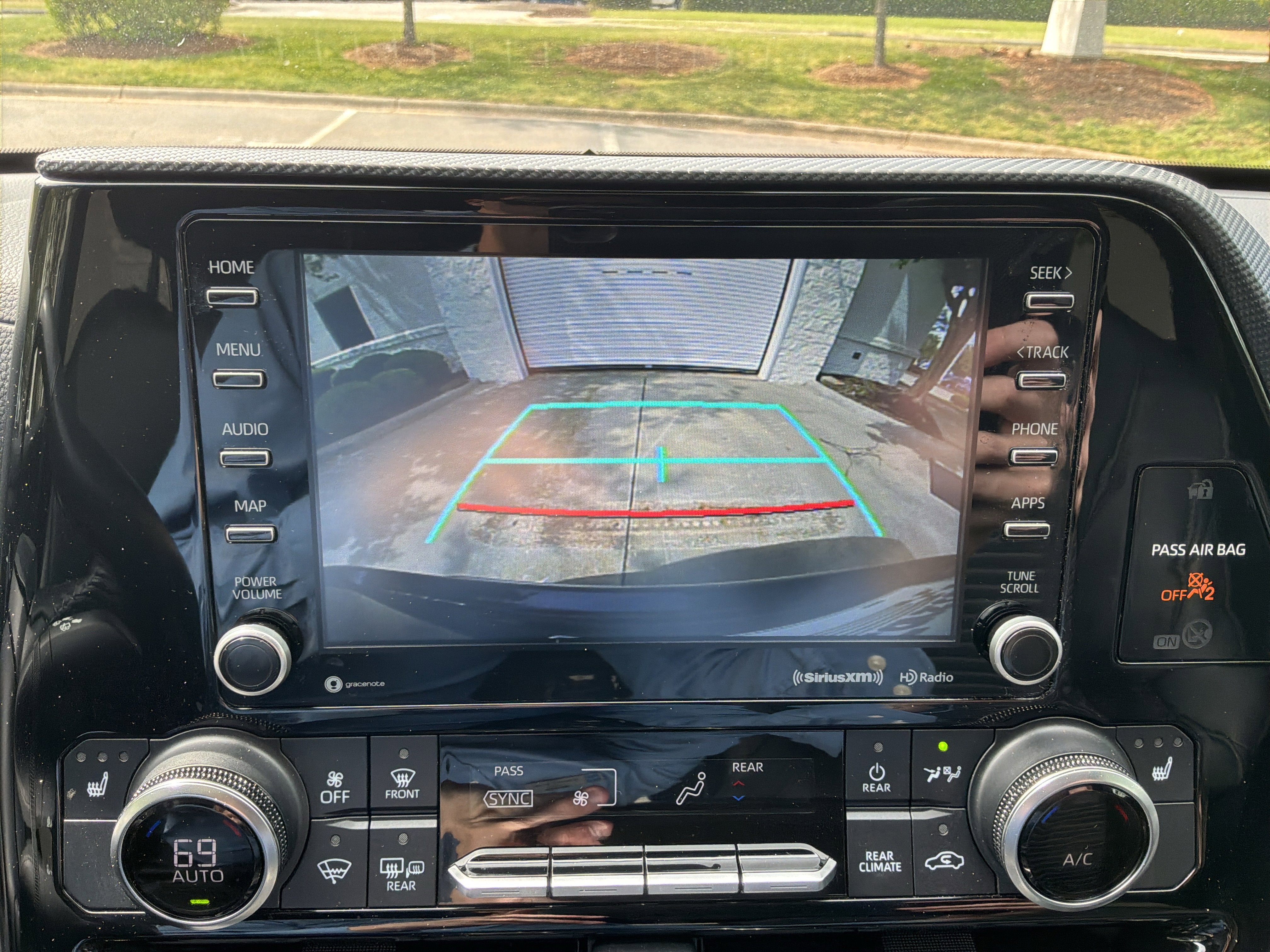 Used 2022 Toyota Highlander XSE FWD image 25