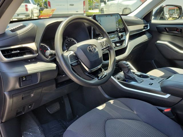 Used 2021 Toyota Highlander L FWD image 11