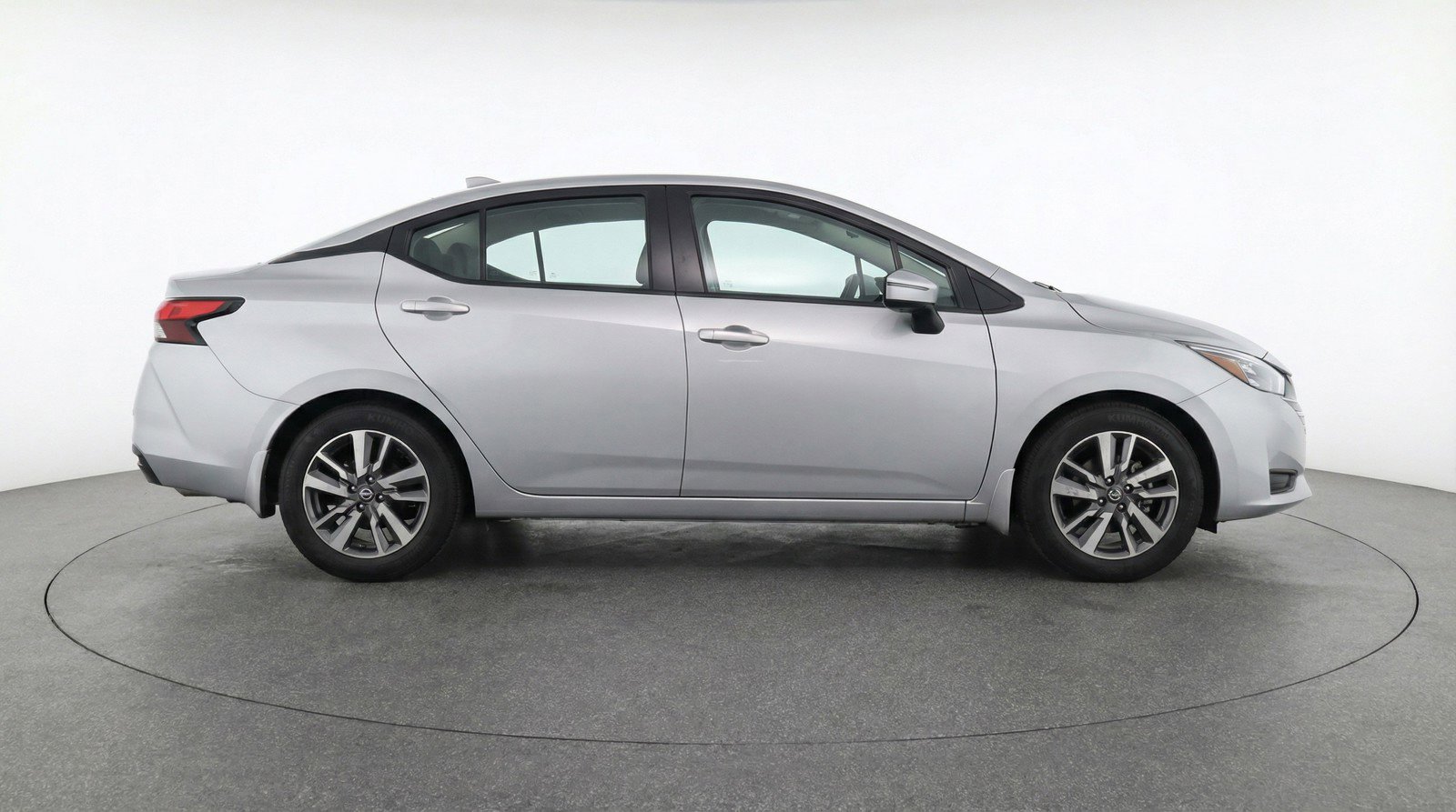 Used 2025 Nissan Versa SV image 11