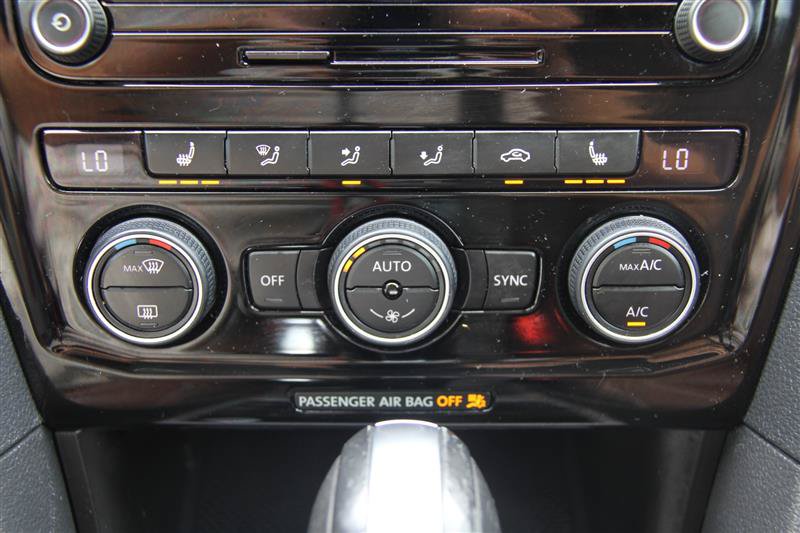 Used 2022 Volkswagen Passat 2.0T FWD image 37