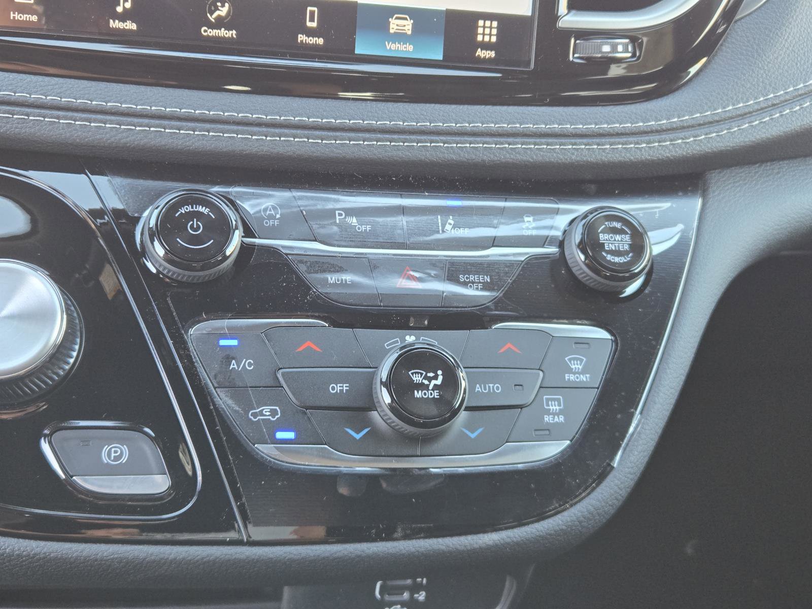 New 2026 Chrysler Pacifica Select w/ S Appearance Package image 15