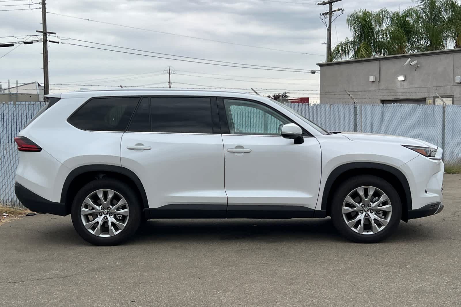 Used 2026 Toyota Grand Highlander AWD image 6