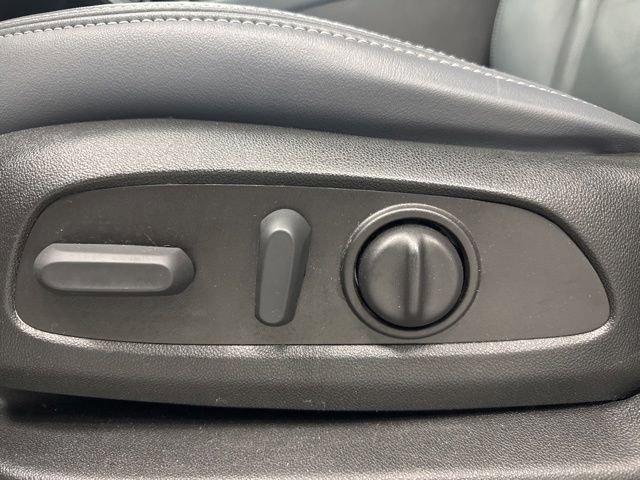 Used 2023 Buick Enclave Essence w/ Experience Buick Package FWD image 9