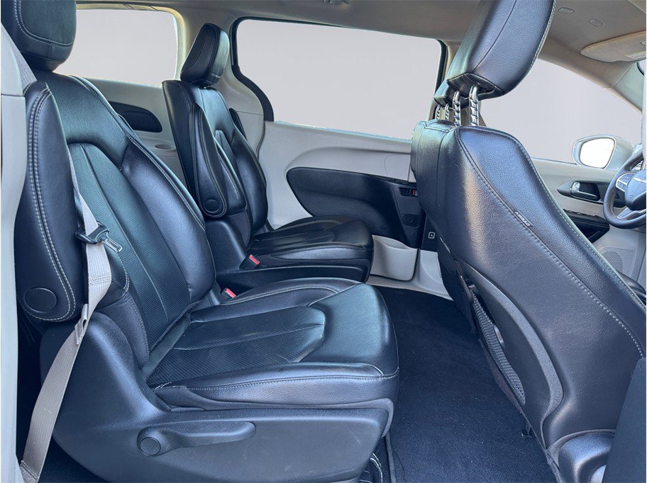 Used 2022 Chrysler Pacifica Touring-L FWD image 26