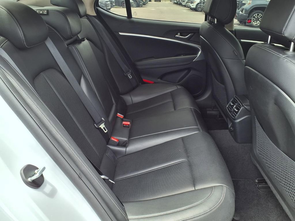 Used 2023 Genesis G70 2.0T RWD image 15