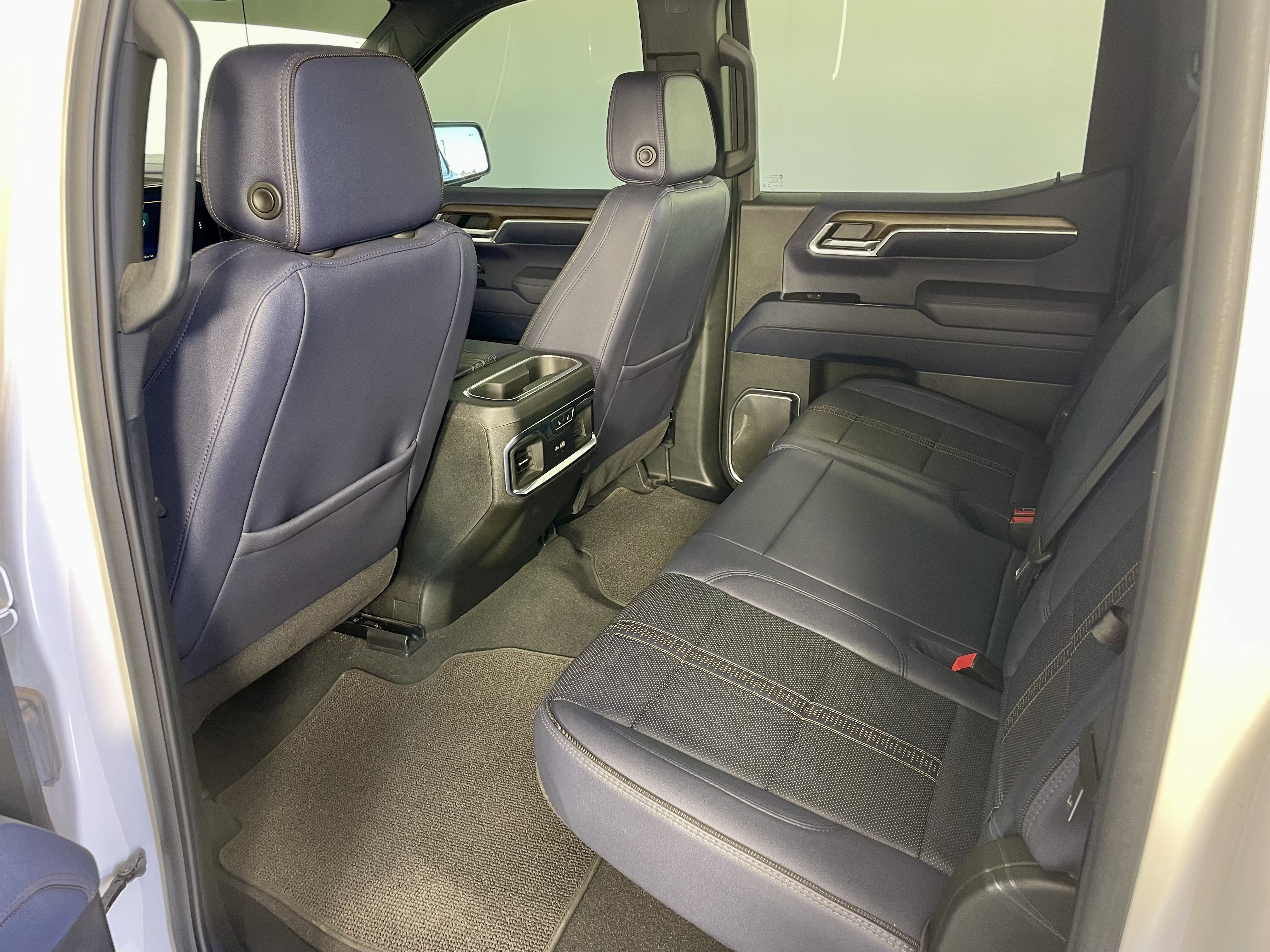 Used 2025 Chevrolet Silverado 1500 High Country w/ Technology Package AWD/4WD image 11