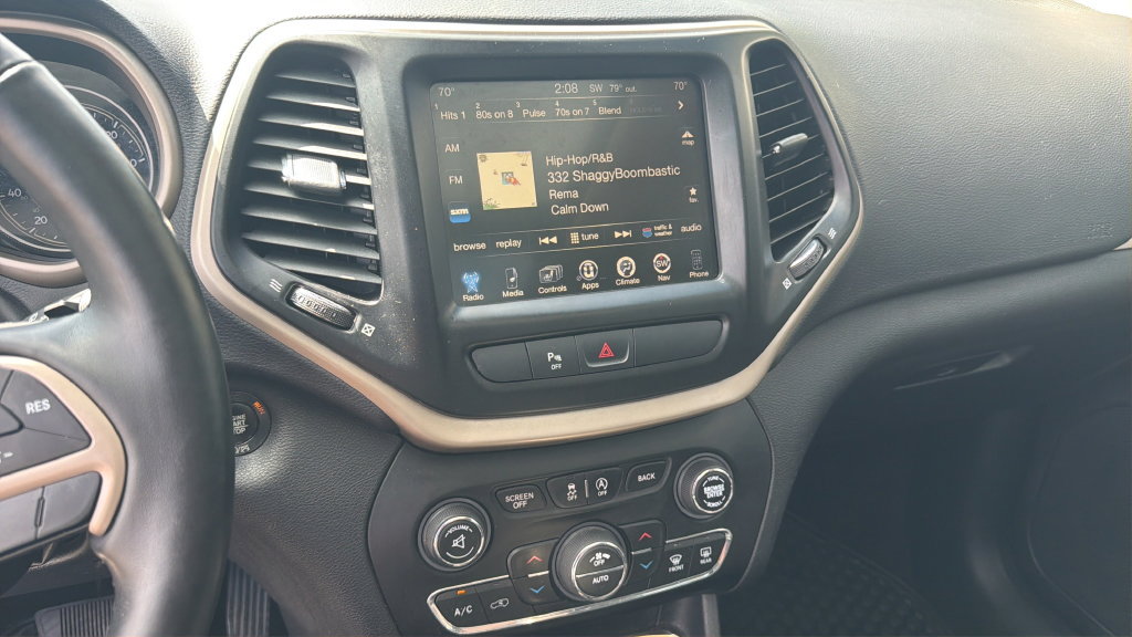 Used 2017 Jeep Cherokee 75th Anniversary FWD image 16