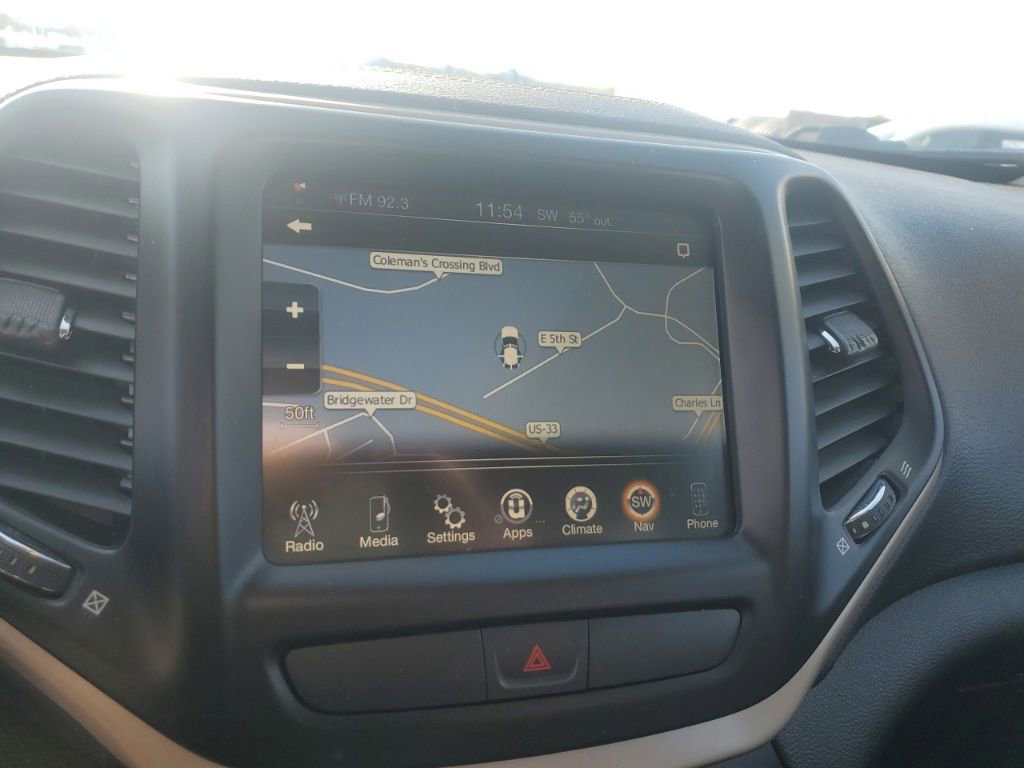 Used 2017 Jeep Cherokee Latitude w/ Comfort & Sound Group image 21