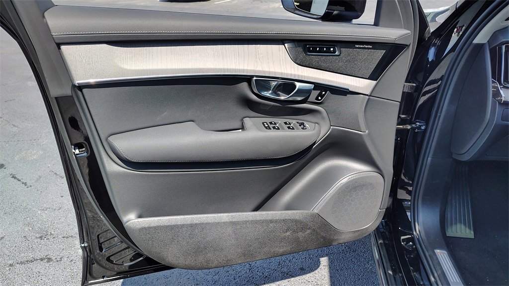 New 2026 Volvo XC90 B6 Ultra w/ Protection Package image 8