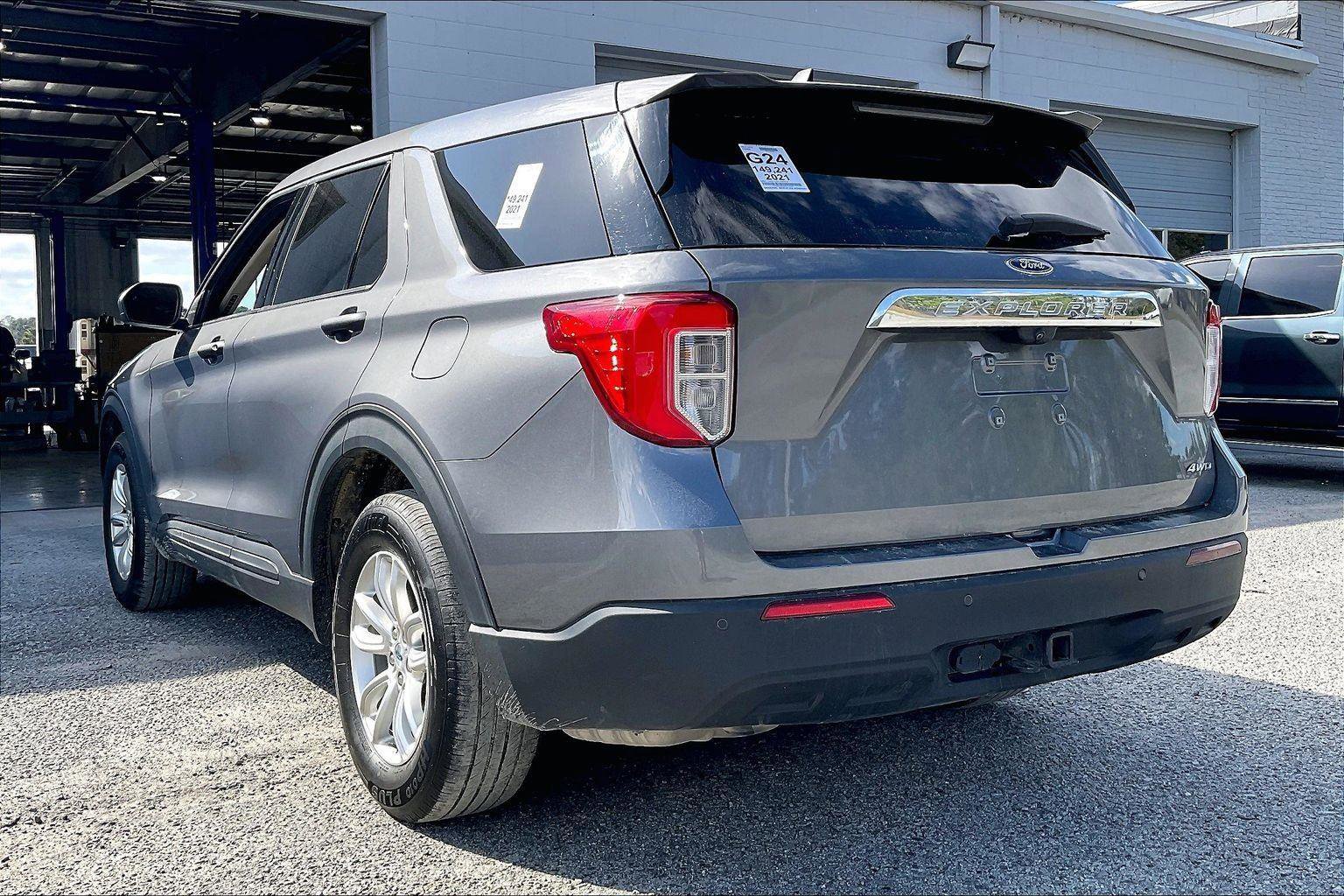 Used 2021 Ford Explorer 4WD w/ Class III Trailer Tow Package image 4