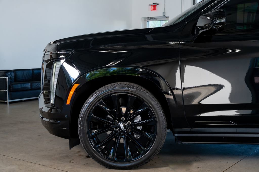 Used 2026 Cadillac Escalade ESV Platinum Sport w/ LPO, ONYX Package image 17