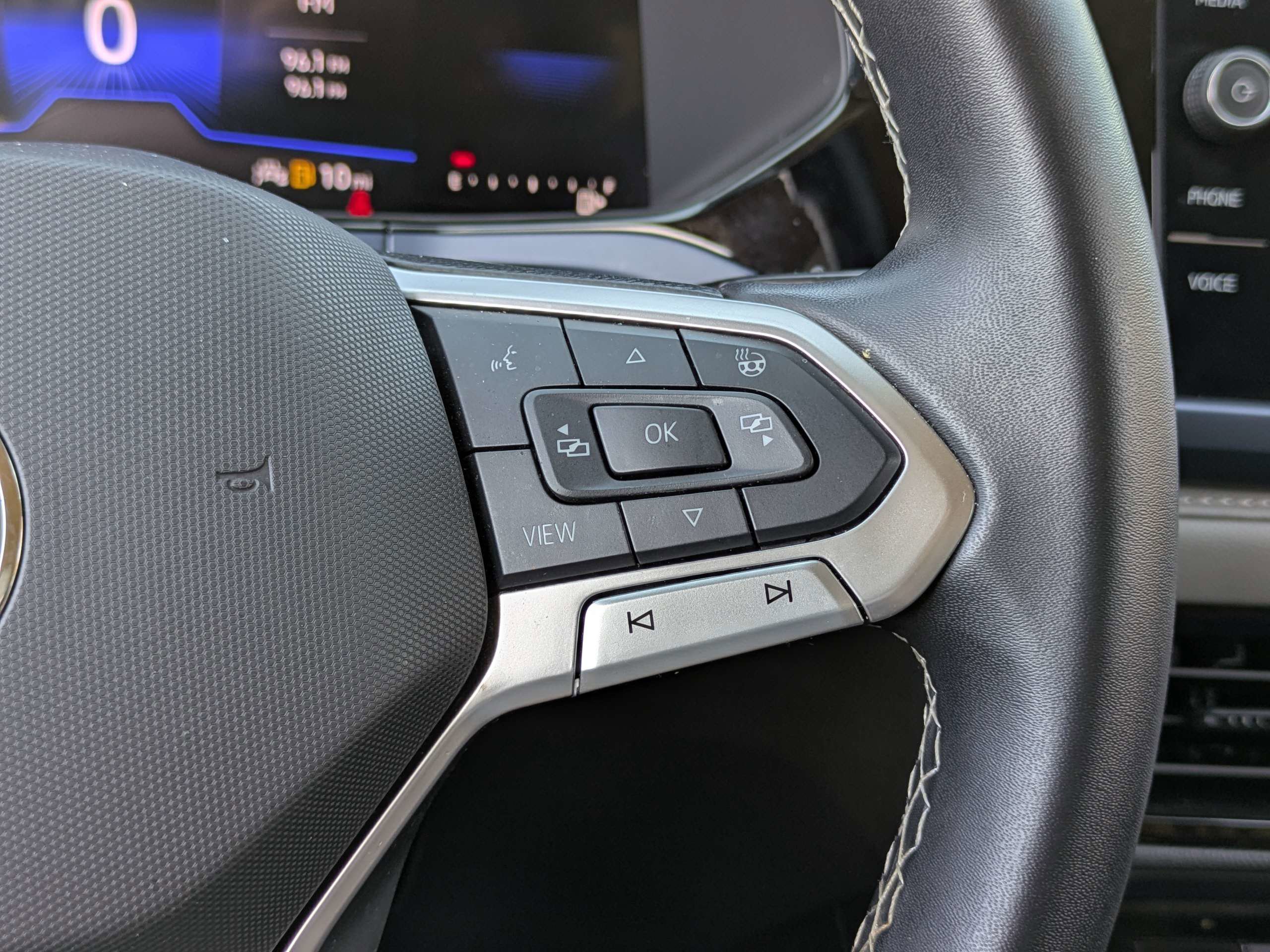 Used 2024 Volkswagen Taos SE image 25