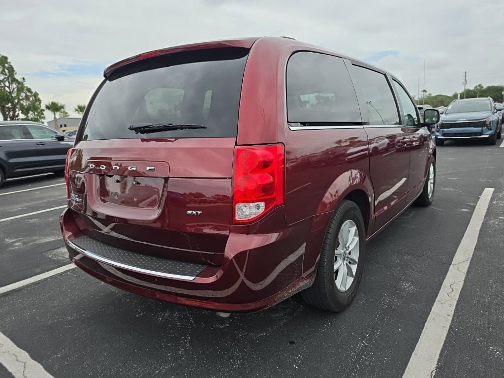 Used 2018 Dodge Grand Caravan SXT w/ Driver Convenience Group FWD image 16