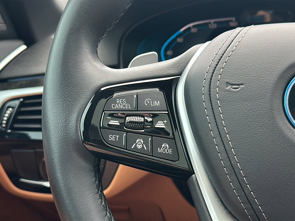 Certified 2023 BMW 530e xDrive w/ Premium Package image 30