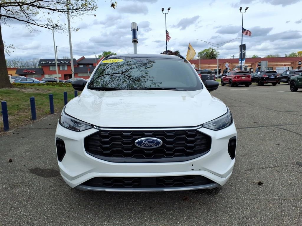 Certified 2024 Ford Escape ST-Line w/ Tech Pack #1 AWD/4WD image 3
