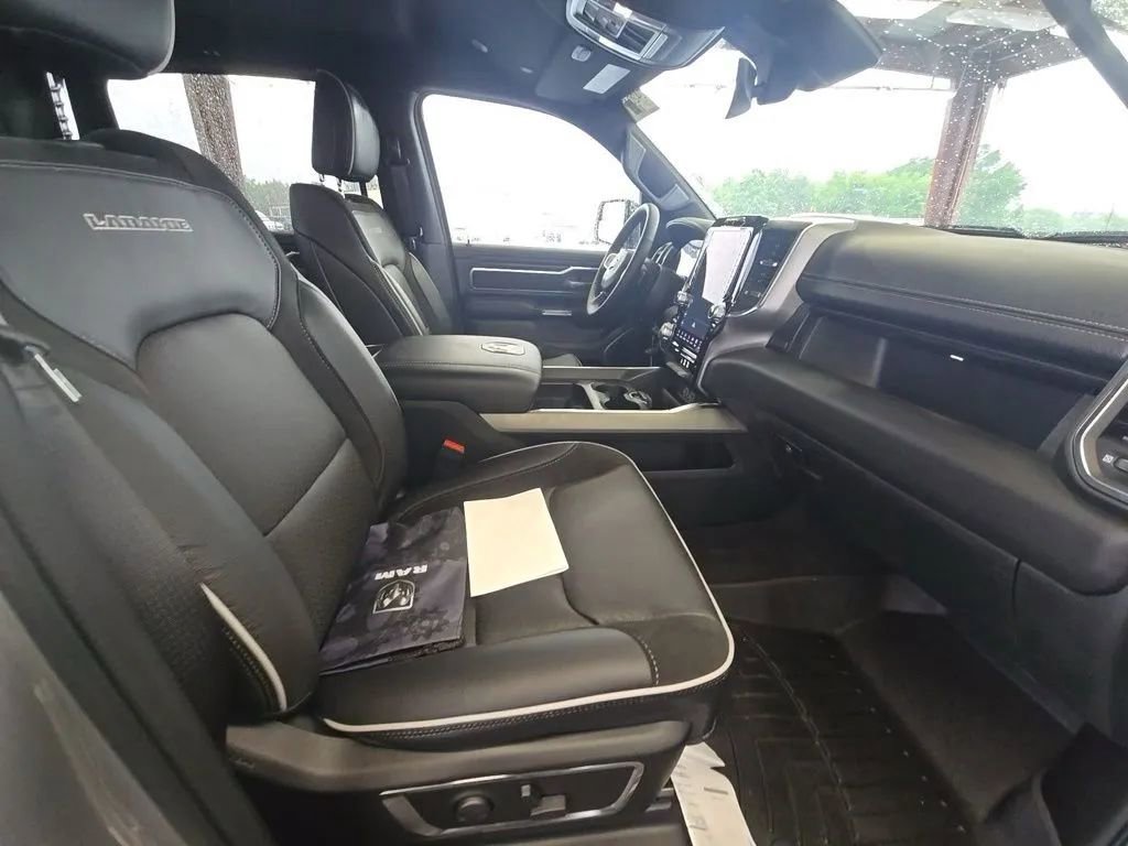 Used 2025 RAM 1500 Laramie AWD/4WD image 8