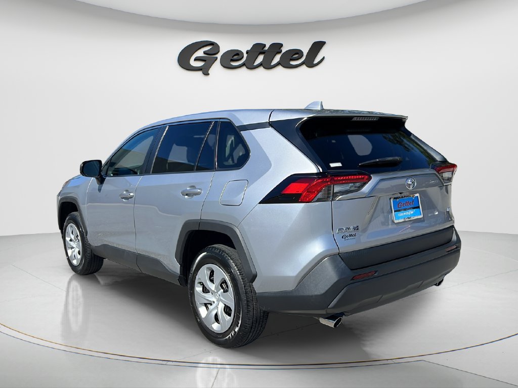 Used 2024 Toyota RAV4 LE FWD image 7