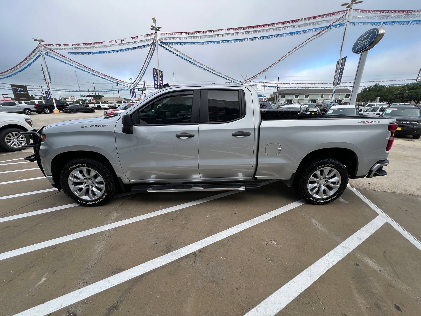 Used 2019 Chevrolet Silverado 1500 Custom w/ Custom Convenience Package AWD/4WD image 6
