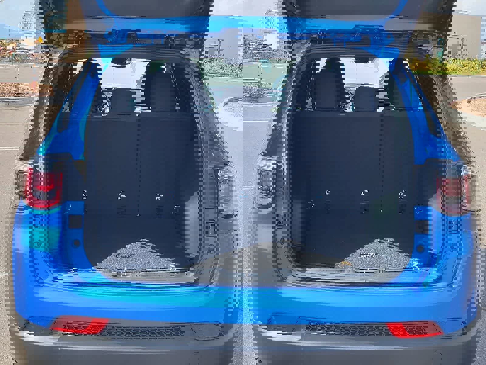 Used 2025 Jeep Compass Sport image 28