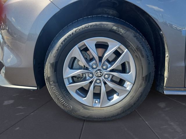 Used 2024 Toyota Sienna LE FWD image 14
