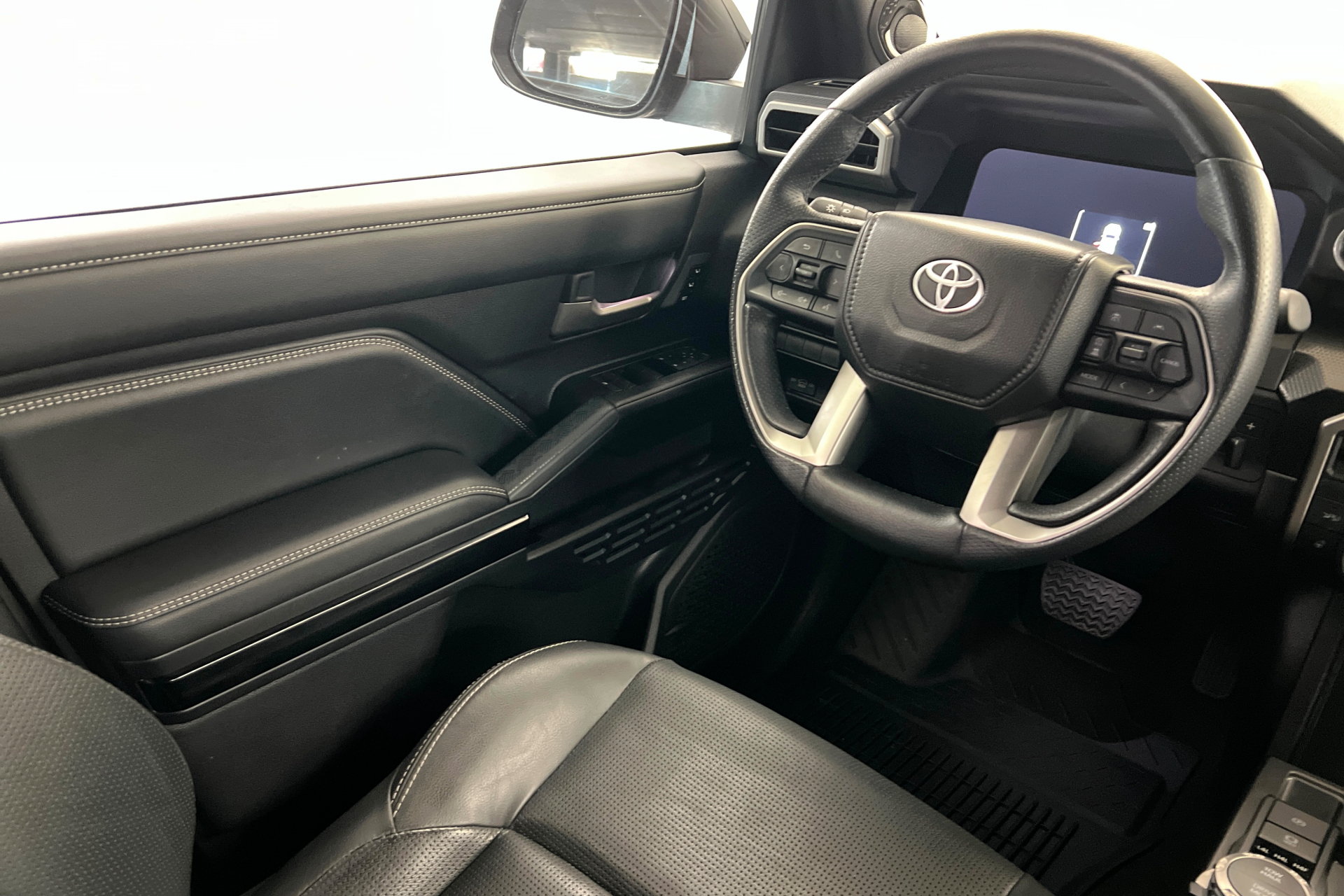 Used 2025 Toyota 4Runner Limited w/ Tow Technology Package AWD/4WD image 12