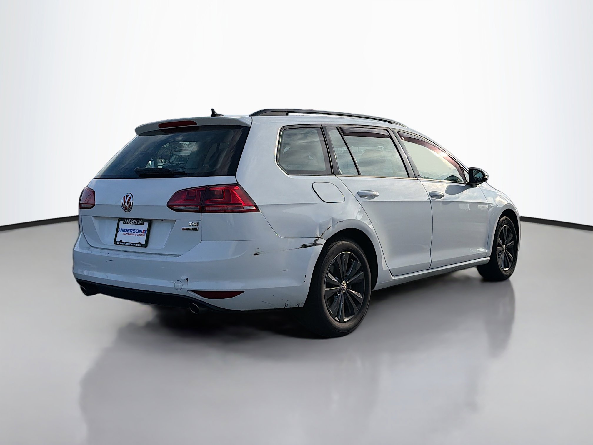 Used 2017 Volkswagen Golf S AWD/4WD image 2