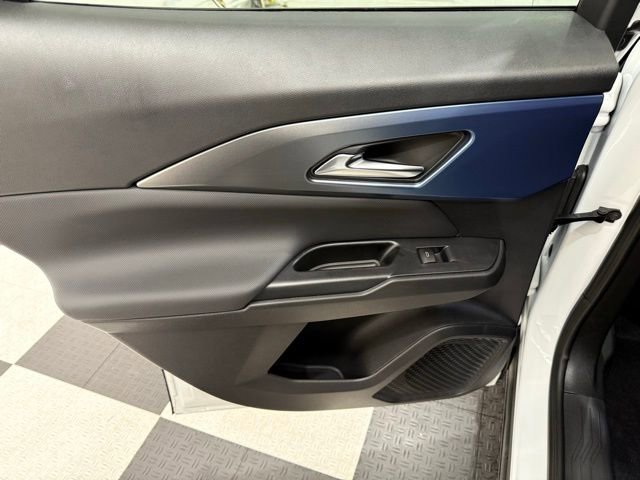 New 2026 Chevrolet Equinox EV LT image 17