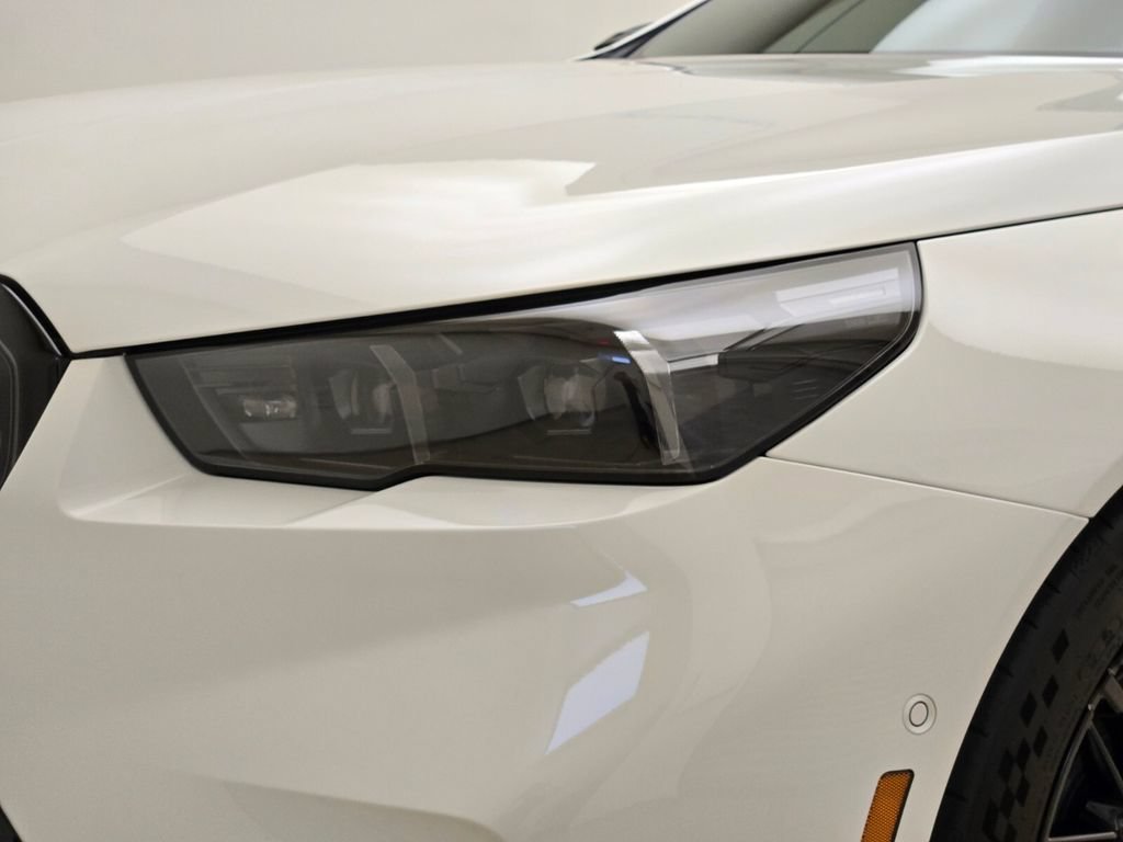 Used 2026 BMW M5 Touring AWD/4WD image 5