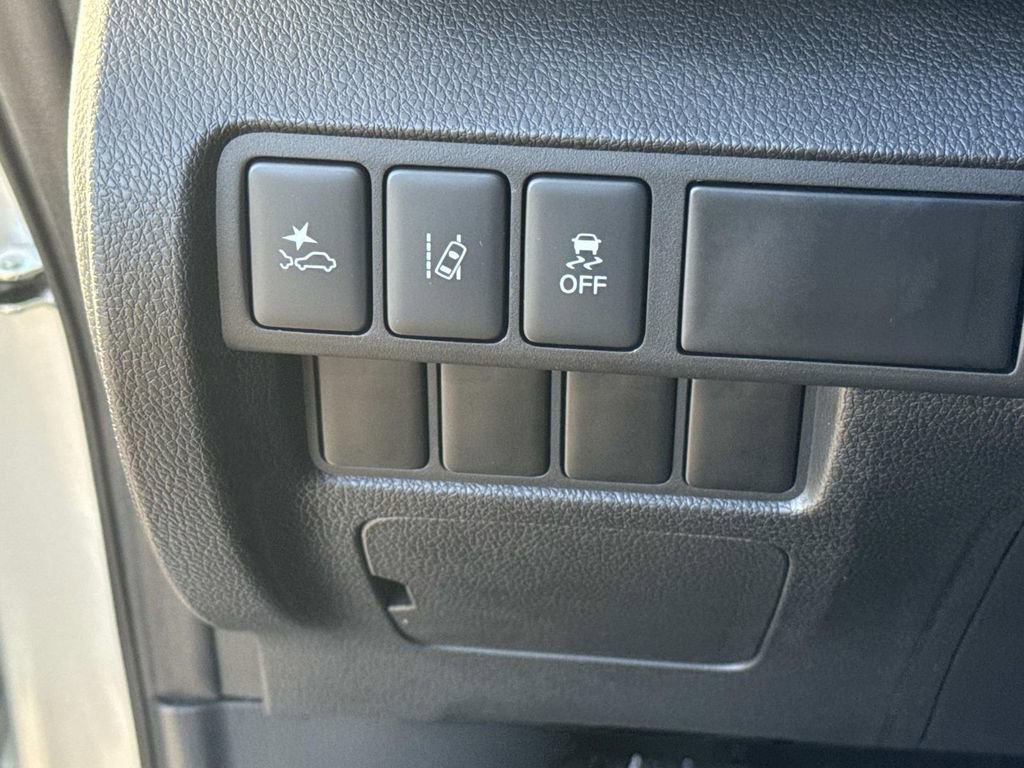 Used 2025 Mitsubishi Eclipse Cross LE image 40