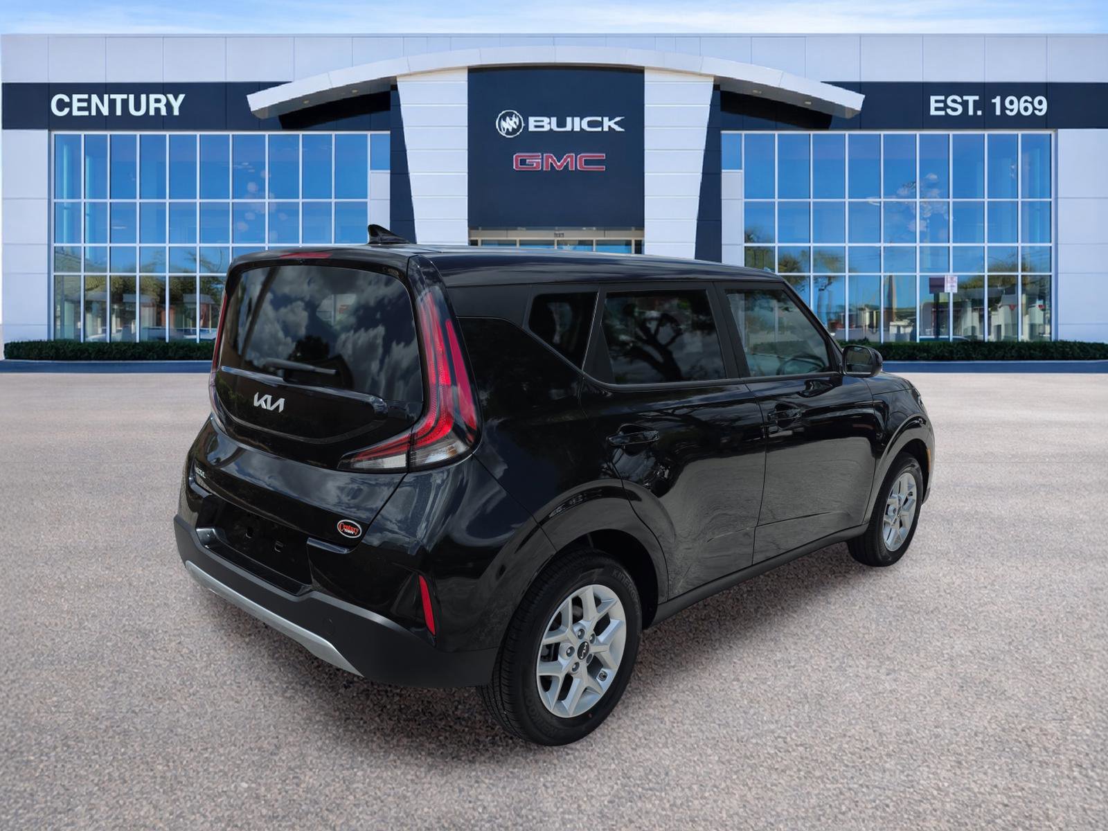 Used 2025 Kia Soul LX FWD image 4