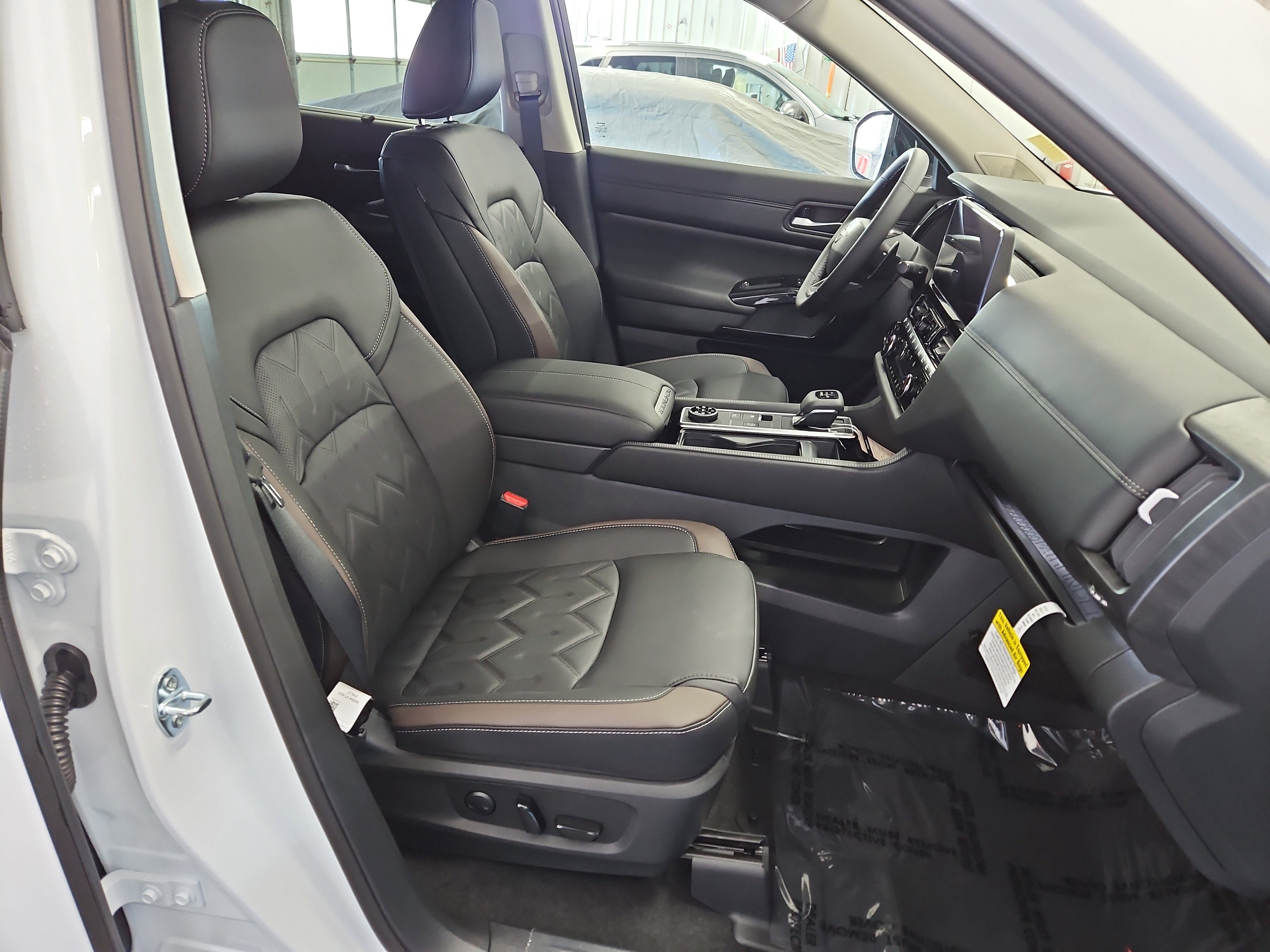 New 2026 Nissan Pathfinder Platinum w/ Cargo Package AWD/4WD image 9