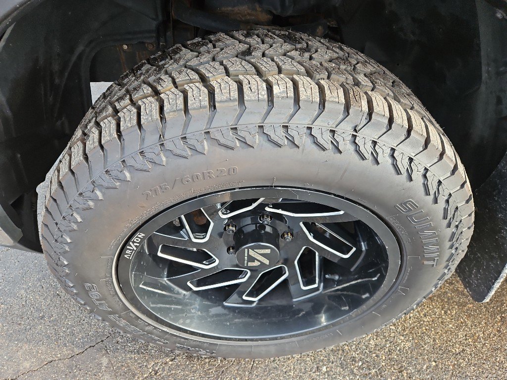 Used 2015 RAM 1500 Classic SLT image 9