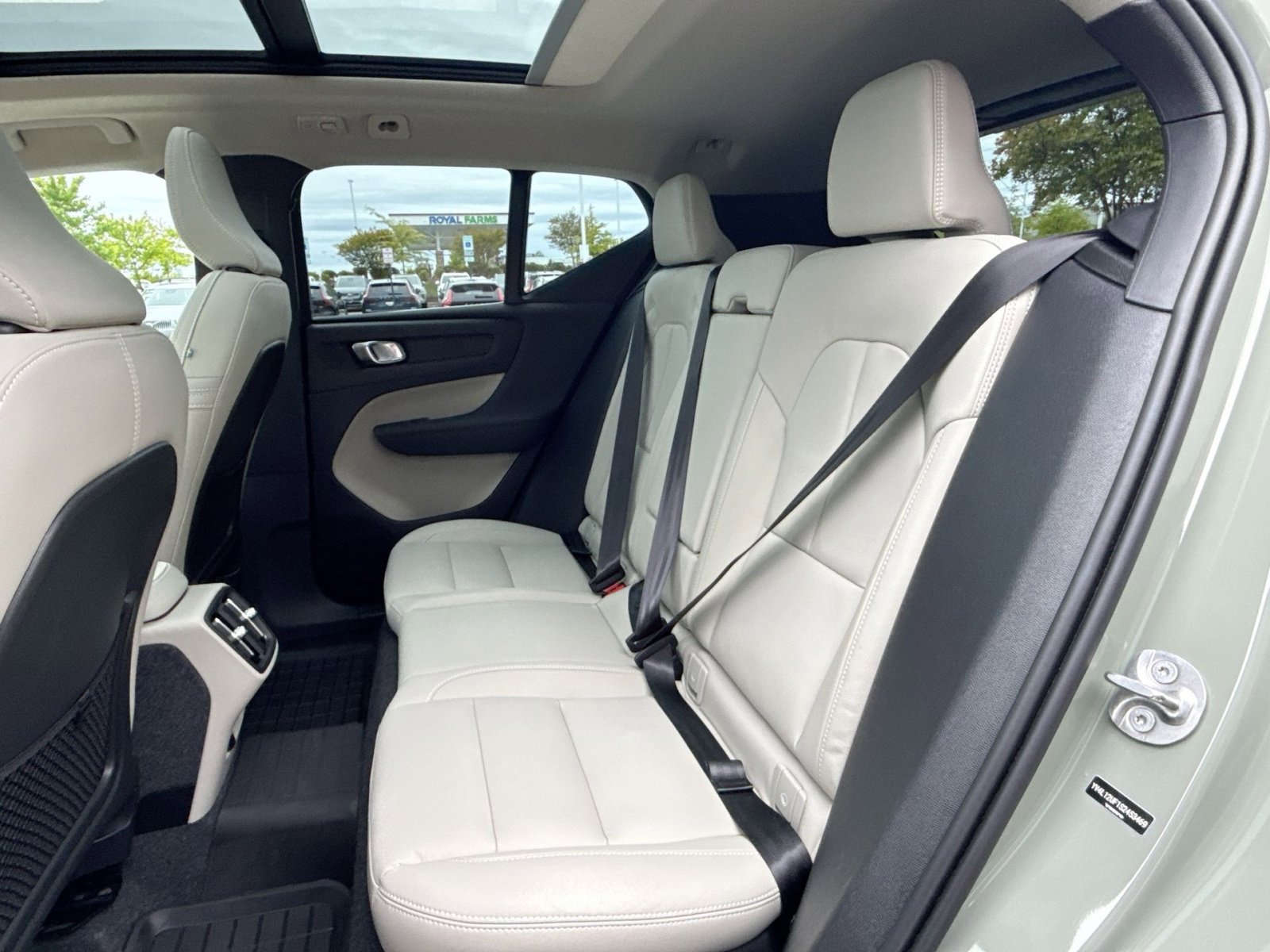 Certified 2025 Volvo XC40 B5 Ultra w/ Protection Package Premier AWD/4WD image 25