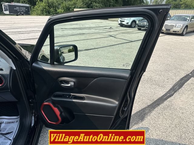 Used 2017 Jeep Renegade Trailhawk AWD/4WD image 35