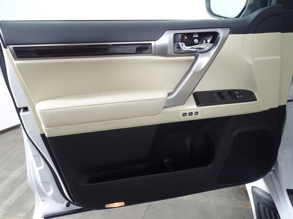 Used 2023 Lexus GX 460 Luxury w/ Sport Design Package image 13